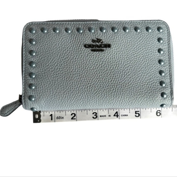 EUC-COACH Light Blue Gray Pebbled Leather Zip Around Wallet w/ Pearl Accents - Picture 7 of 13